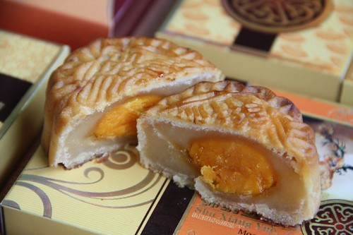 Mooncakes: The Centrepiece of the Mid-Autumn Moon Festival